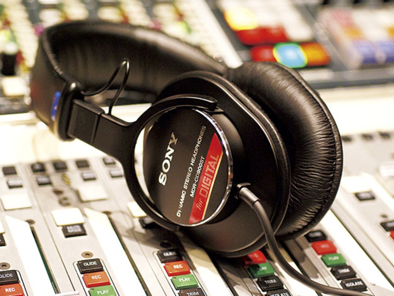 モニターヘッドホン SONY MDR CD900ST レビュー 〜SONY名機 の魅力を