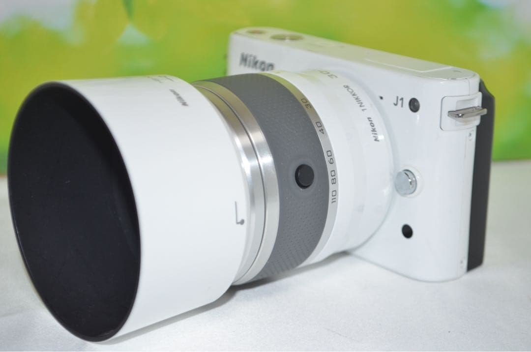 訳あり⭐️コンパクトミラーレスカメラ⭐️大人気ホワイト⭐️ ニコン　J1 Amazon.co.jp: Nikon ミラーレス一眼カメラ Nikon 1 (ニコンワン) J1